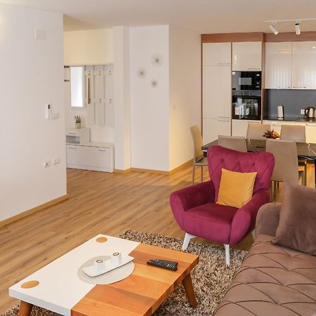 Nest Apartments Gjakova Extérieur photo